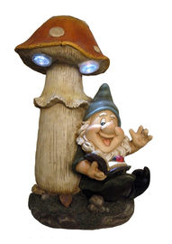 Porcellana Decorazioni leggere solari meravigliose dell'iarda nella lettura di Gnome nell'ambito della forma del fungo fornitore
