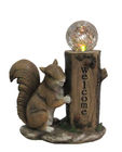 Porcellana Luce solare dello scoiattolo del giardino classico di benvenuto, luci solari animali all&#039;aperto con la palla di vetro fabbrica