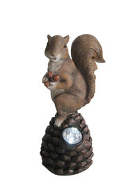Porcellana Luci animali alimentate solari del giardino dello scoiattolo decorativo con il riflettore fornitore