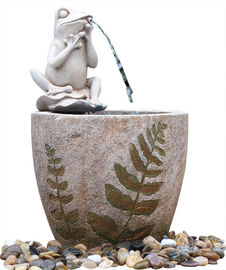 Porcellana L'acqua nuda media del giardino della fontana della resina della rana/resina caratterizza la fontana decorativa della mini fontana fornitore